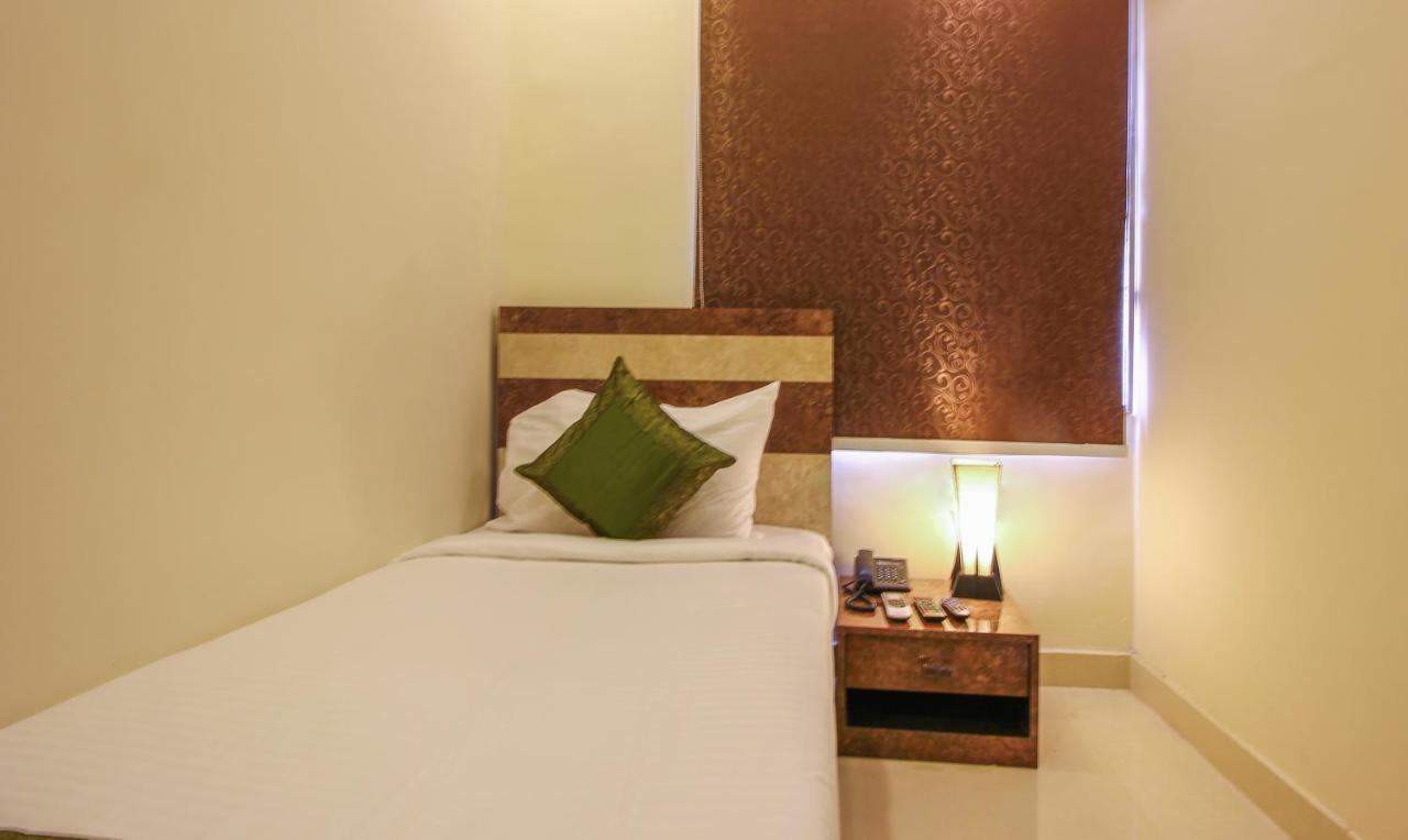 Treebo Address Inn, Banjara Hills Hyderabad Exteriör bild