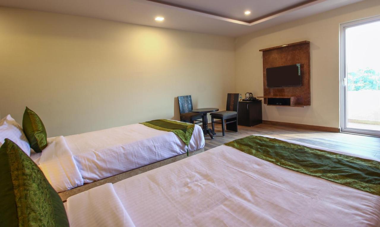 Treebo Address Inn, Banjara Hills Hyderabad Exteriör bild