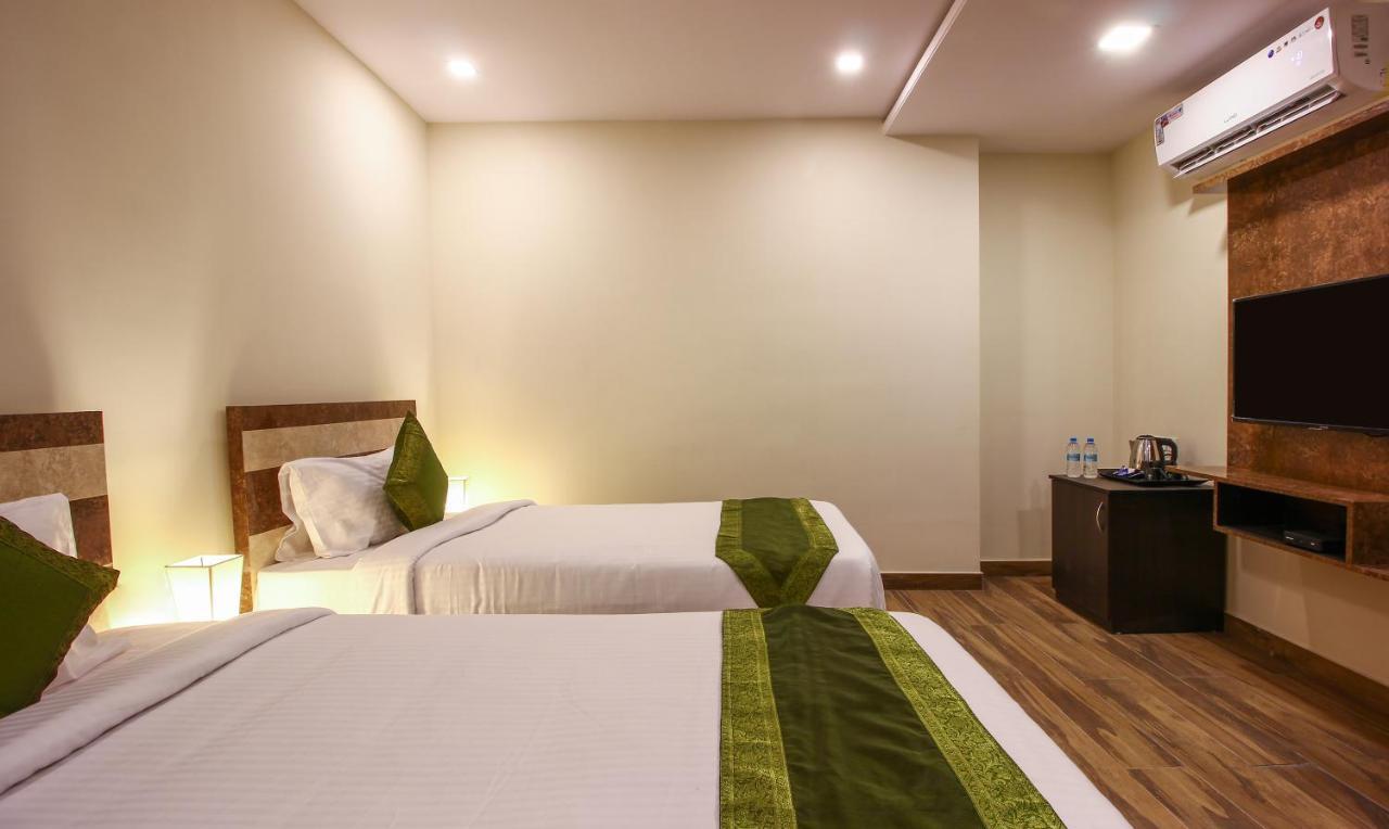 Treebo Address Inn, Banjara Hills Hyderabad Exteriör bild