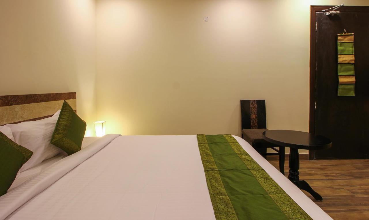 Treebo Address Inn, Banjara Hills Hyderabad Exteriör bild
