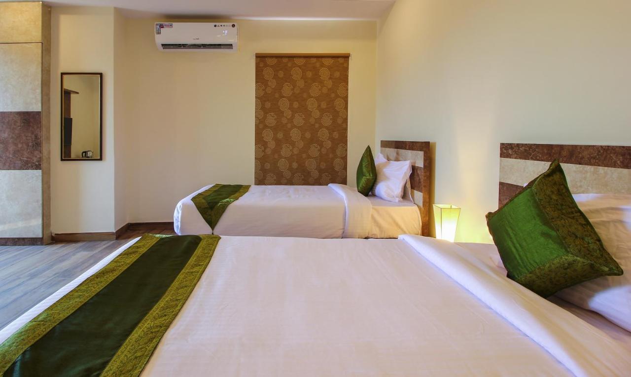 Treebo Address Inn, Banjara Hills Hyderabad Exteriör bild