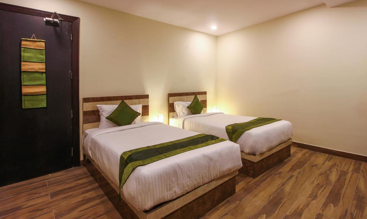 Treebo Address Inn, Banjara Hills Hyderabad Exteriör bild