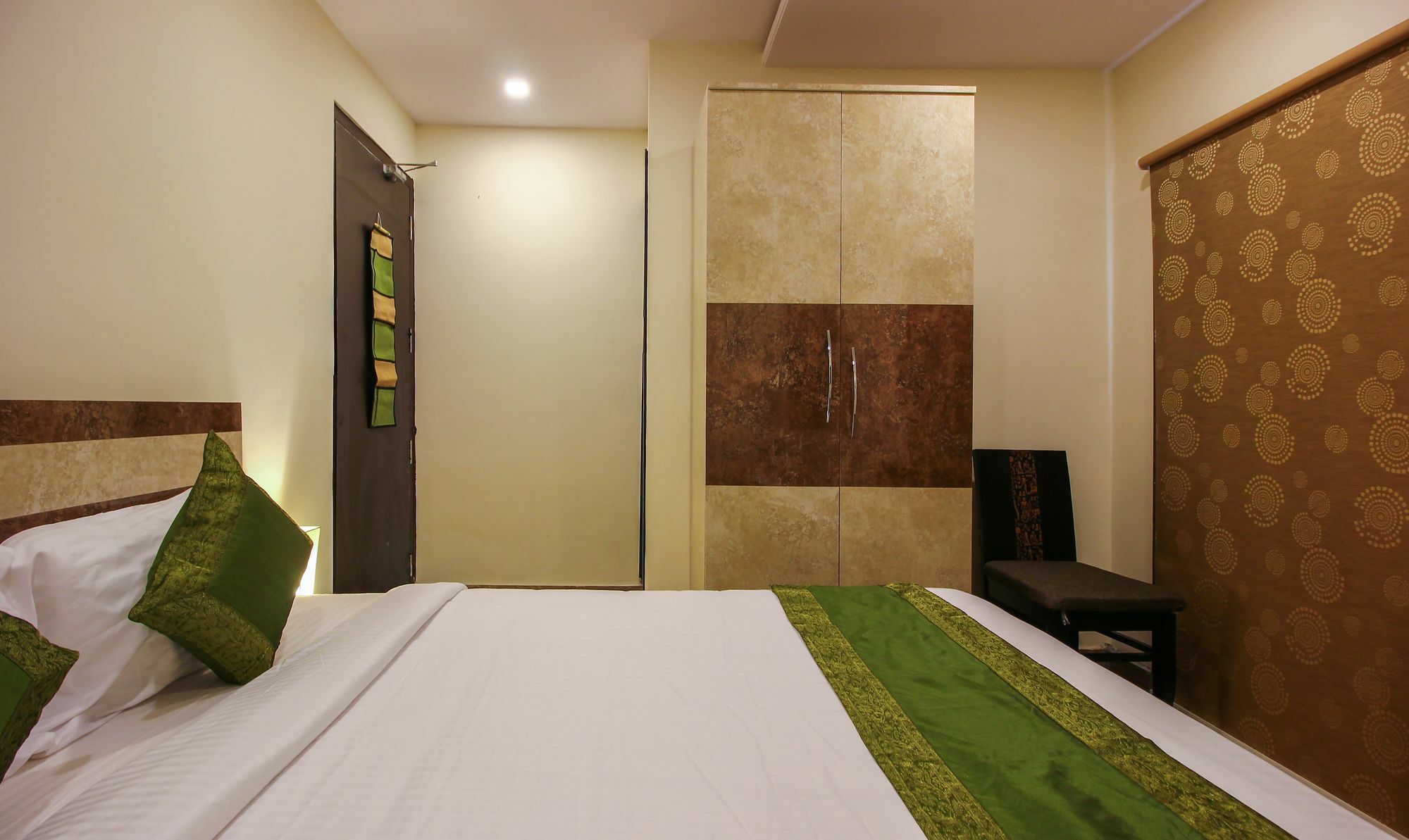 Treebo Address Inn, Banjara Hills Hyderabad Exteriör bild